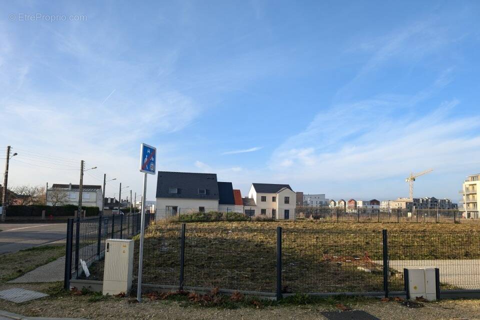 Terrain à LUCE