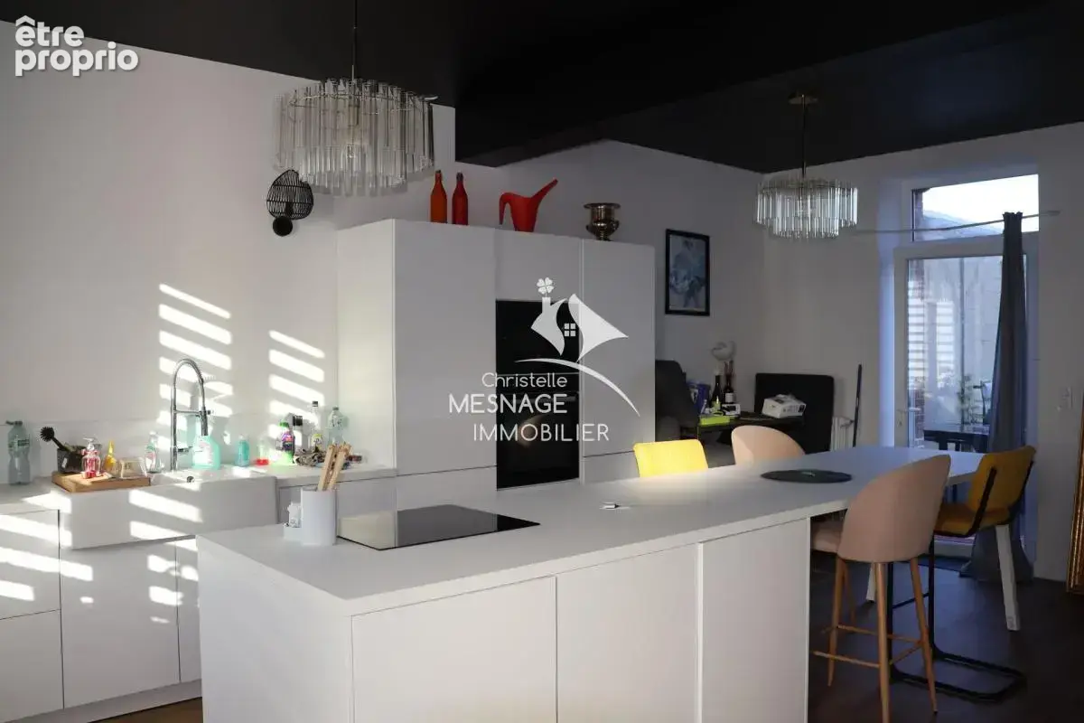 À vendre chez Christelle Mesnage Immobilier. Au centre-ville - photo 3
