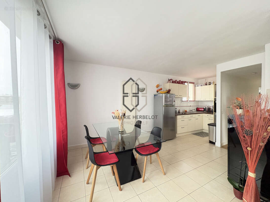 Appartement à SAINT-MAUR-DES-FOSSES