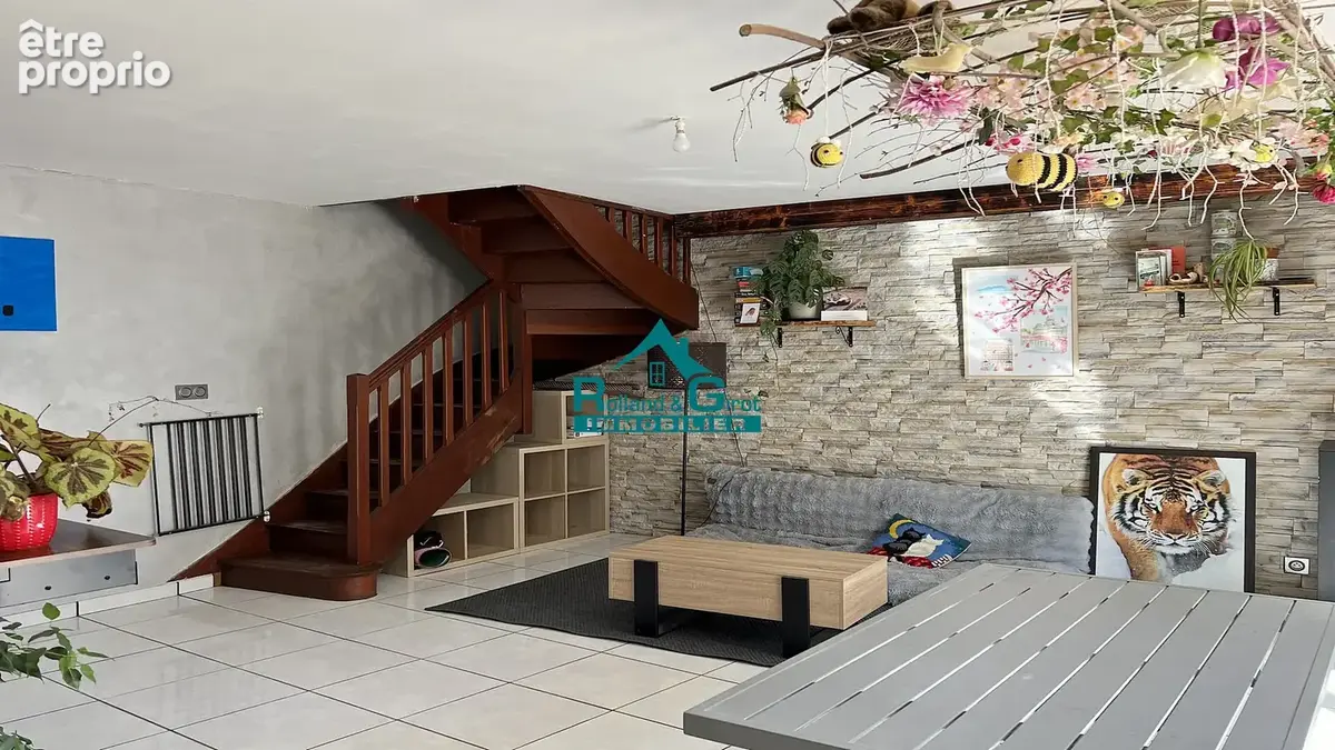 En exclusivité, Maison d'exception à Saint-Médard-sur-Ille : un havre de paix moderne - photo 5