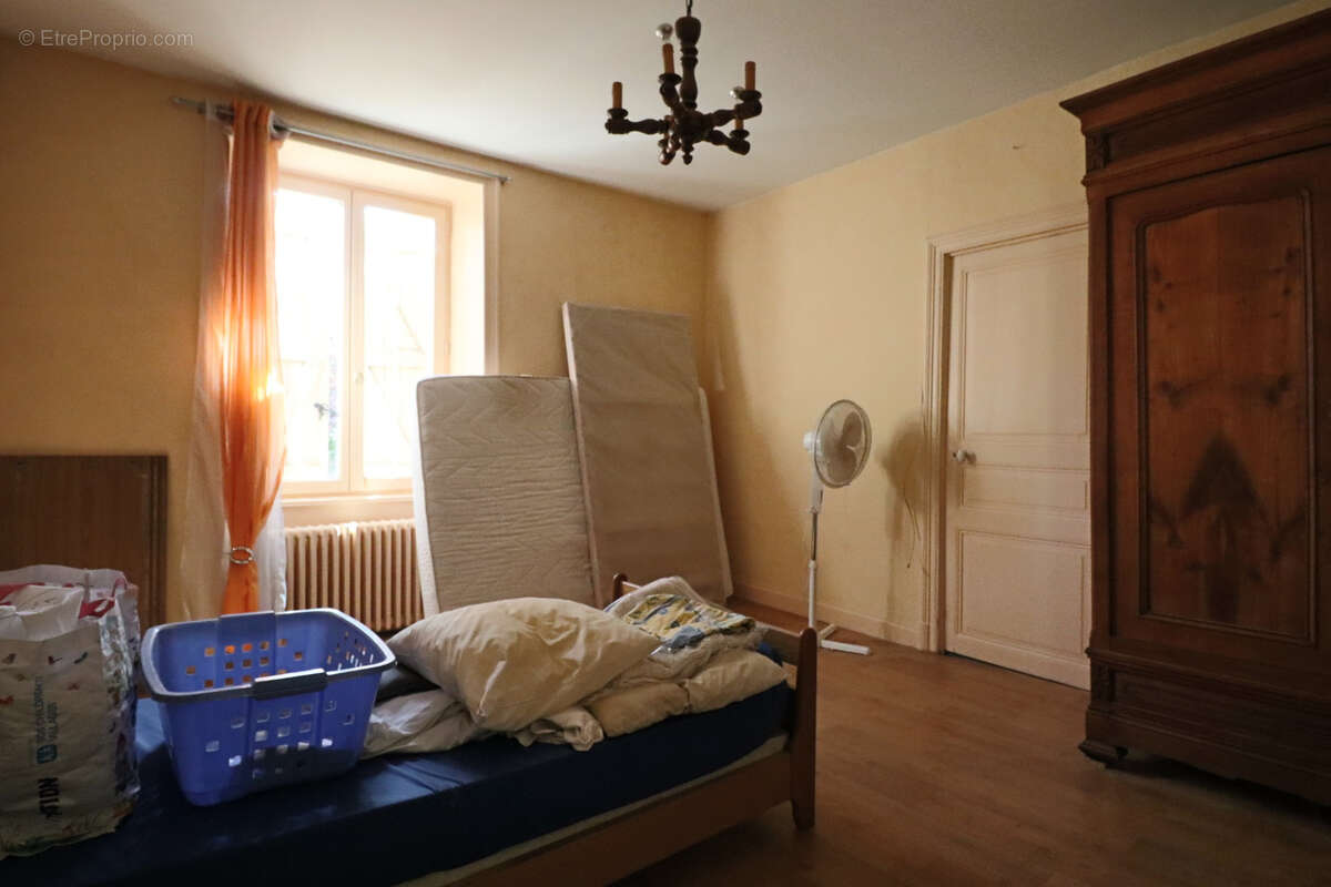 Maison à SAINT-SAUVES-D&#039;AUVERGNE