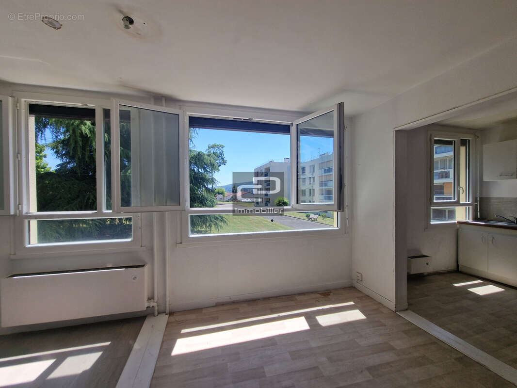 Appartement à GENAY