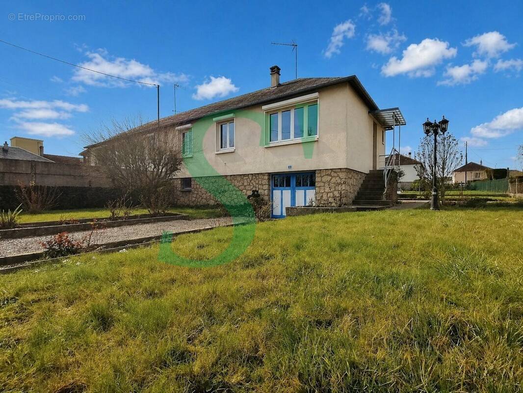 Maison à ETREPAGNY
