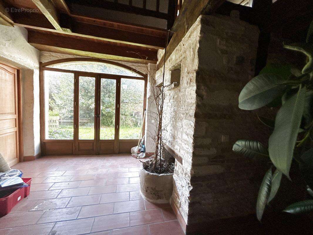 Maison à COURCOME
