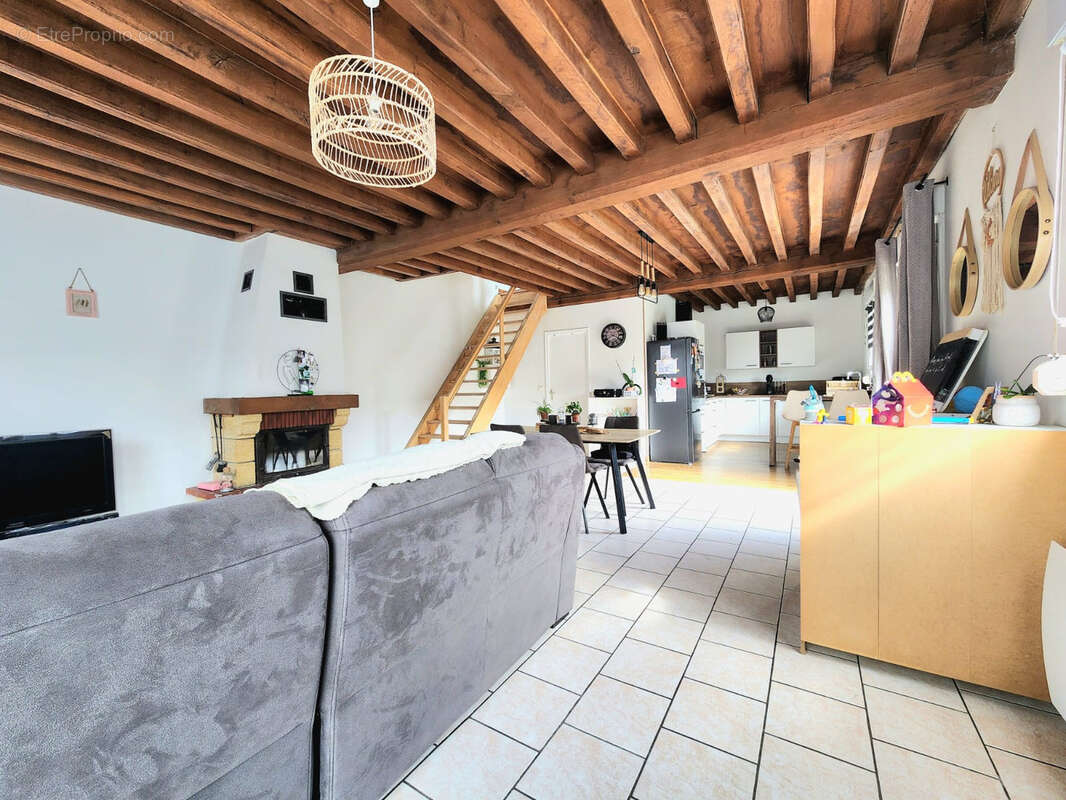 Maison à SAINT-PARRES-AUX-TERTRES