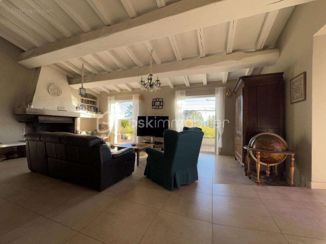 Maison à ROQUEBRUNE-SUR-ARGENS