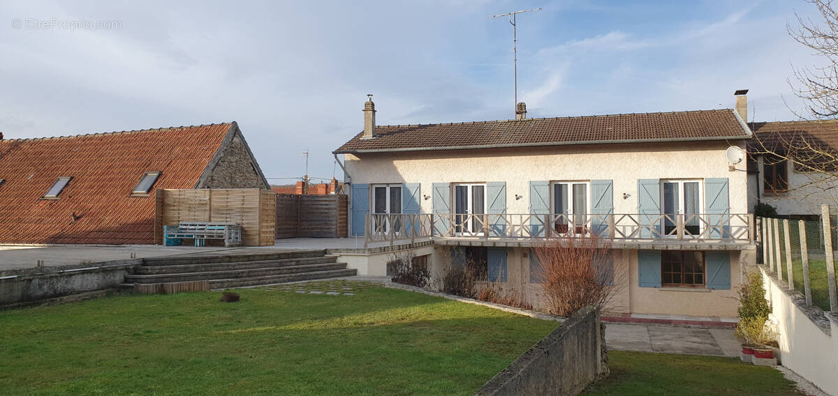Maison à COULONGES-COHAN