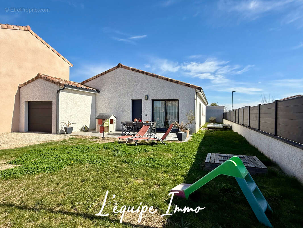 Maison à MONTAIGUT-SUR-SAVE