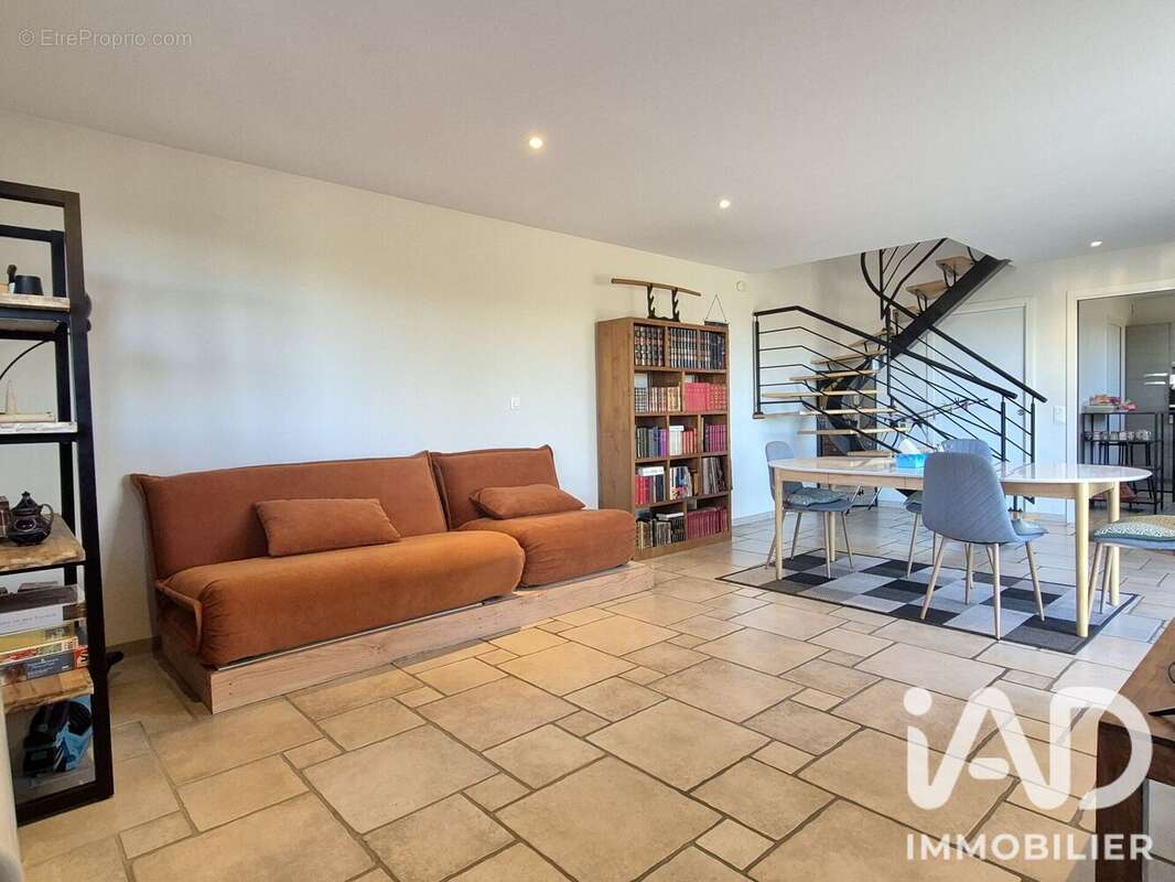 Maison 100 m² à Gelos  - photo 3
