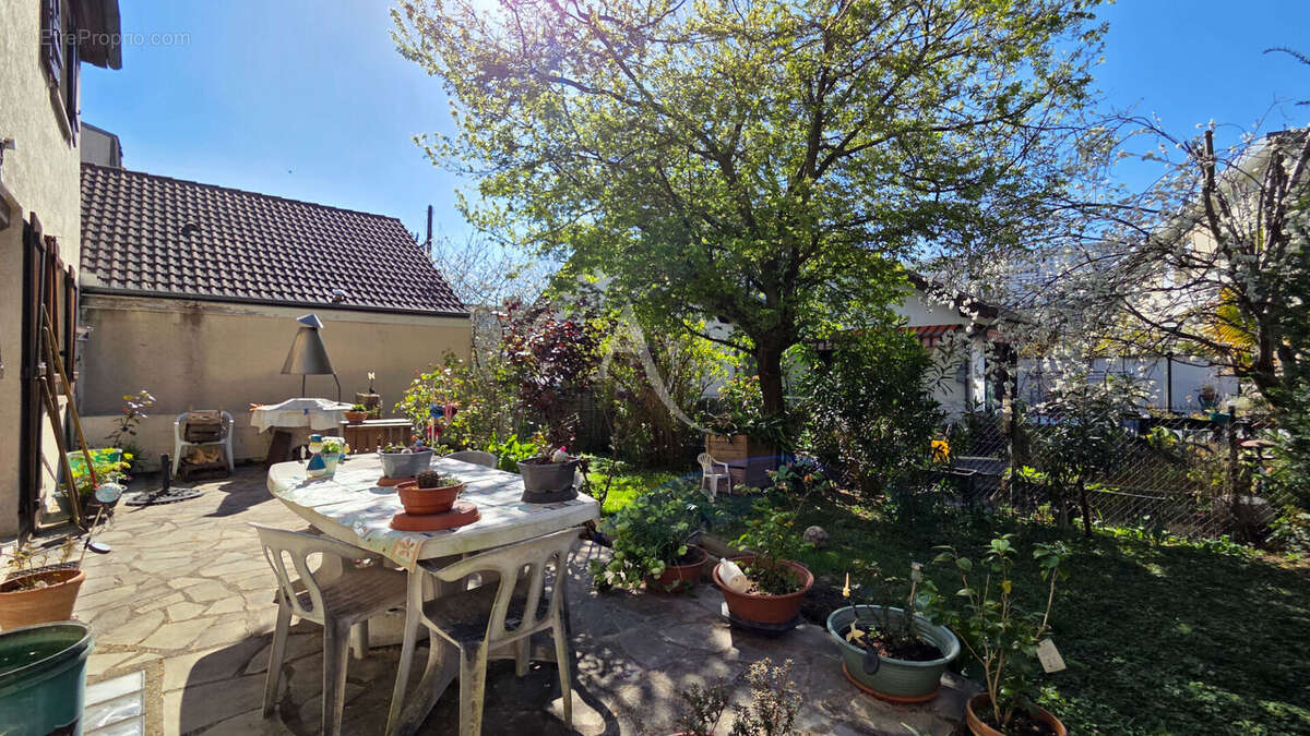 Maison à VILLENEUVE-LA-GARENNE