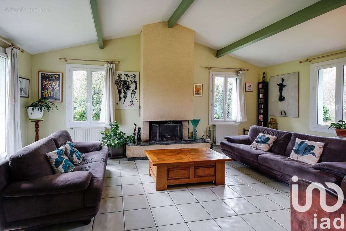 Maison 130 m² à Saint-Loubes  - photo 5