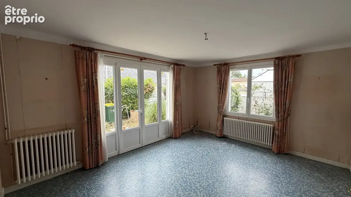 Maison avec garage et dépendance - photo 12