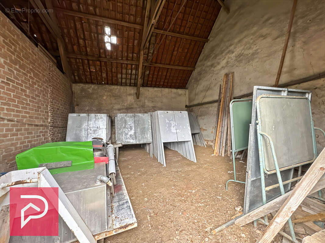 BERNAY, en ville, bâtiment de 300 m² - photo 5