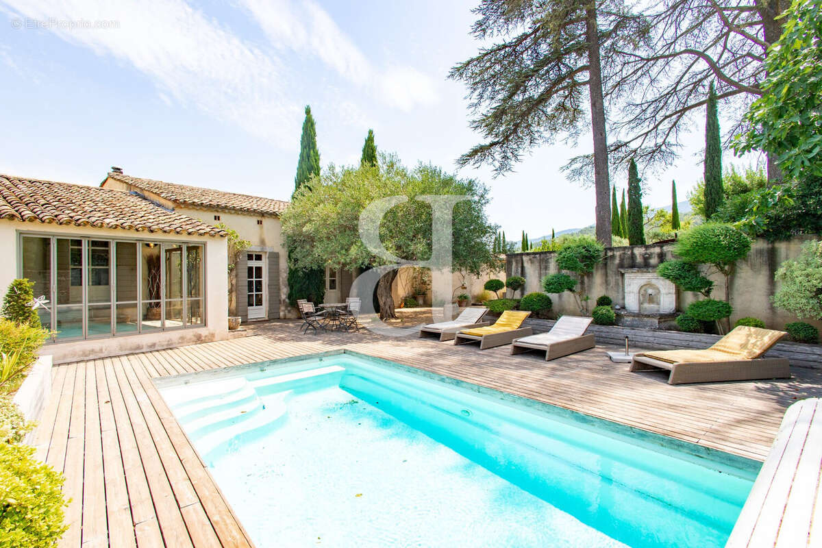 Maison 175 m² à Oppede  - photo 8