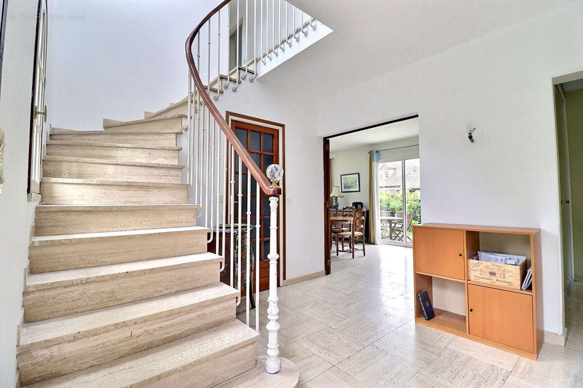 Maison à MAREIL-MARLY