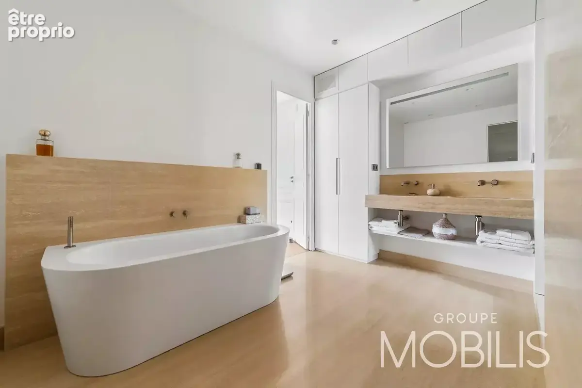 NEUILLY-SUR-SEINE - DUPLEX- 236m2-8 Pièces-5 Chambres- Jardin -3 Terrasses- Balcon - photo 17
