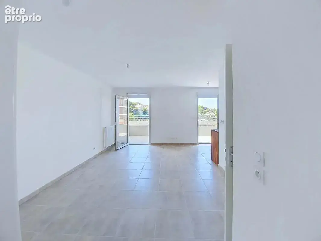 T1 de 28 m² avec terrasse et parking à Marseille 15e - photo 2