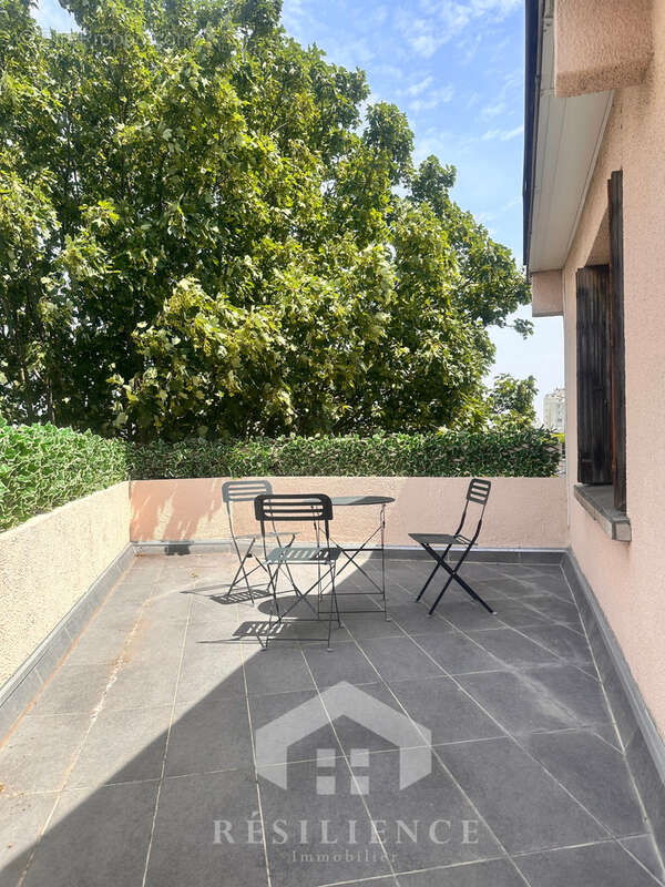 Malakoff - 3 pièces 50m2 dernier étage avec terrasse 18m2 vue dégagée sans vis-à-vis - photo 2