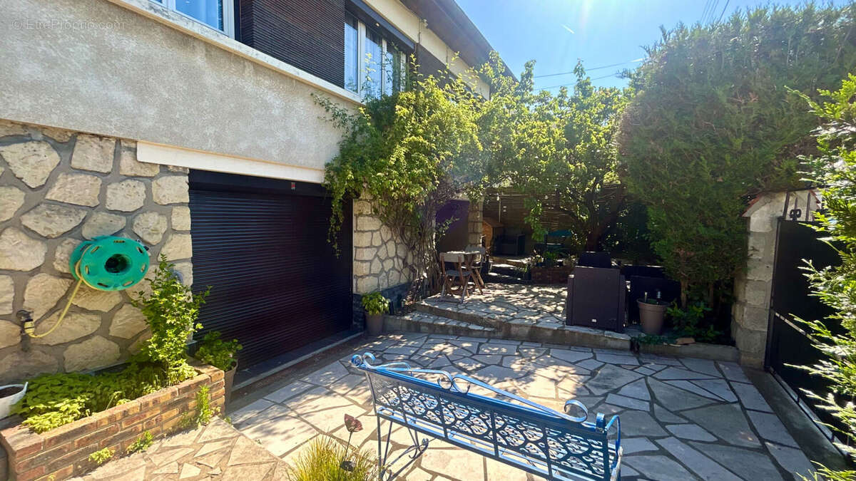 Maison à MORANGIS