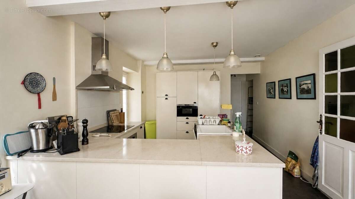 Maison de caractère du XVIIIe siècle rénovée  402 m² habitables  9 chambres  Terrain de 2 215 m²  Urt - photo 10