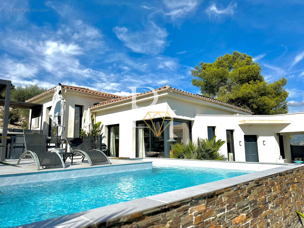 Maison à CARROS