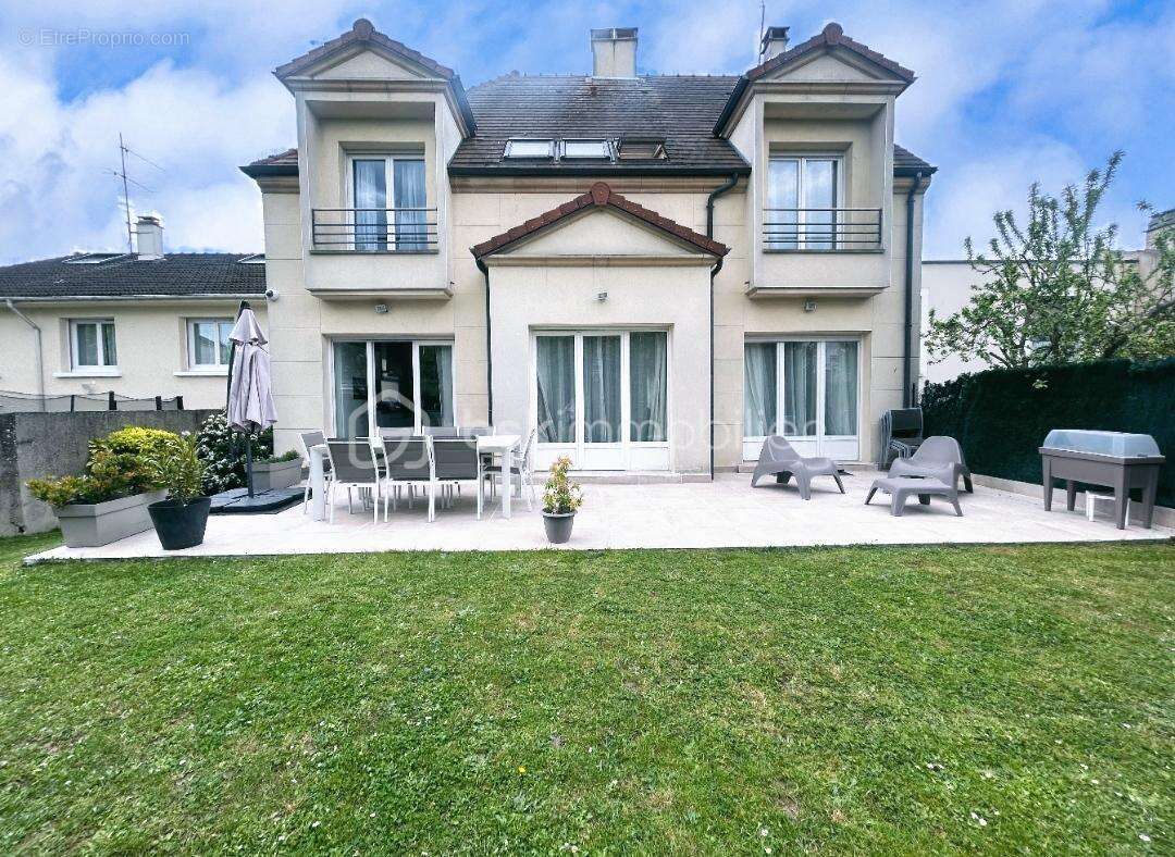 Maison à LIVRY-GARGAN