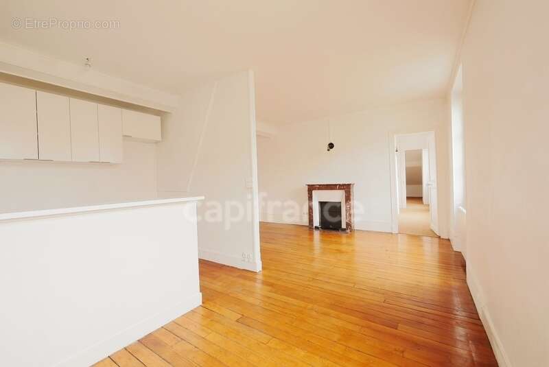 VERSAILLES CHANTIERS – Appartement lumineux 60 m² (70 m² utiles) proche gare, cave et local vélo - photo 3