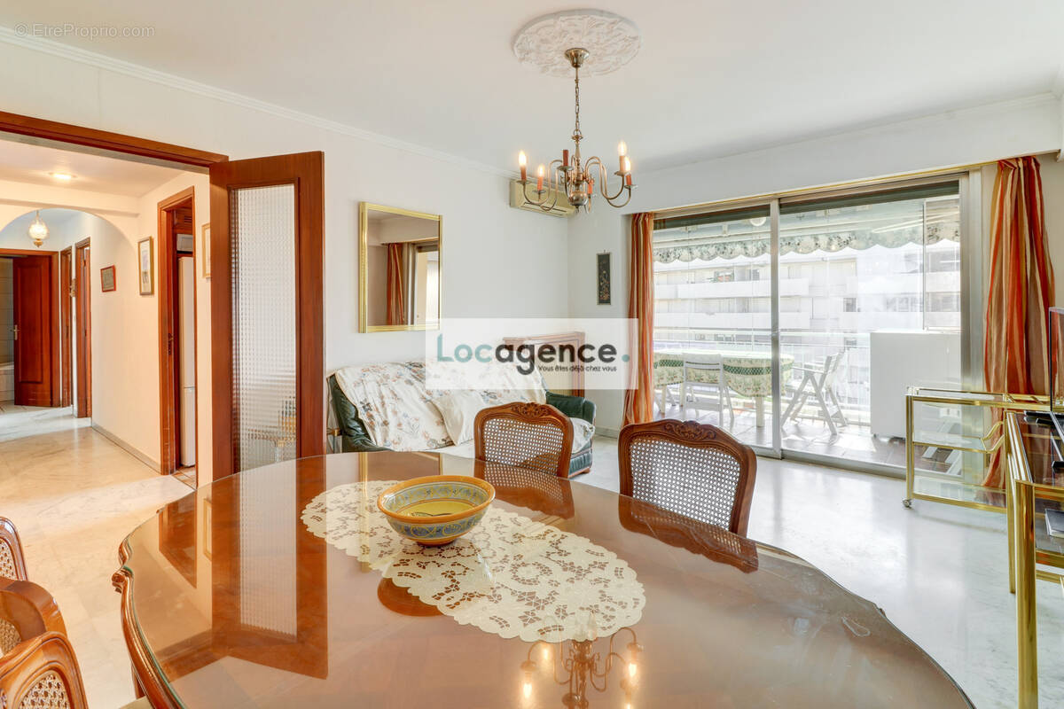 Appartement à MANDELIEU-LA-NAPOULE