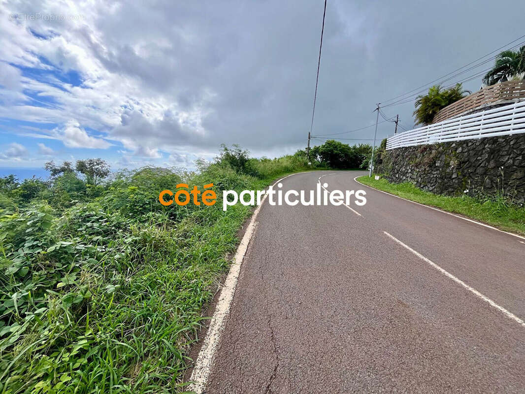 Terrain à SAINT-LEU