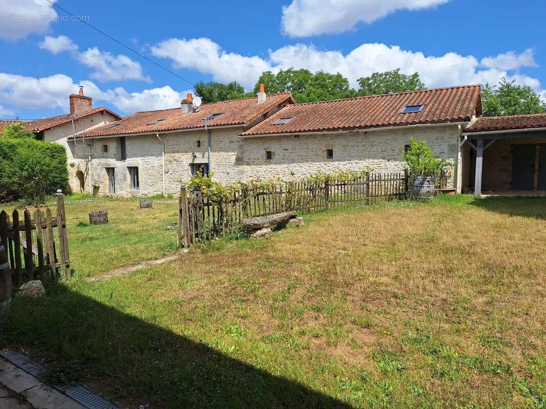 Maison de campagne, grange et terrain - photo 20