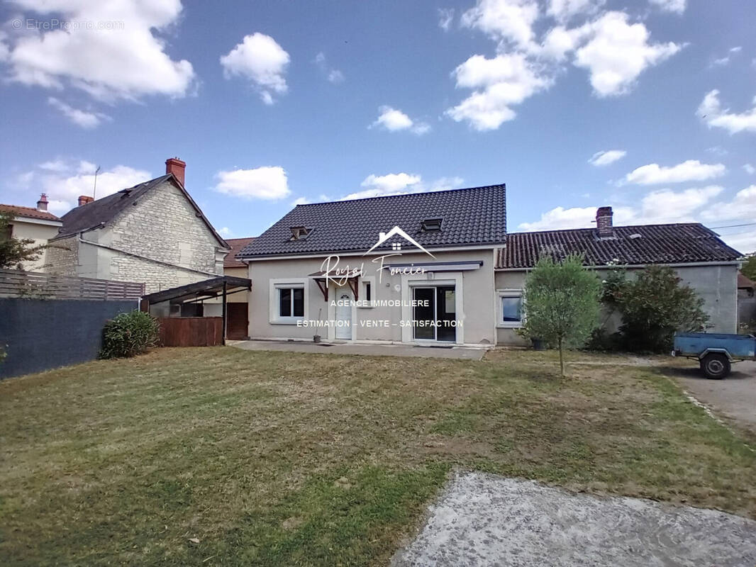 Maison ancienne de 135 m2 avec 4 chambres - Maison à NAINTRE