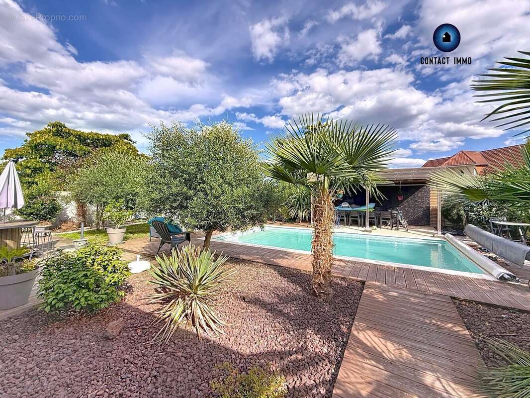 Maison à SAINT-PANTALEON-DE-LARCHE