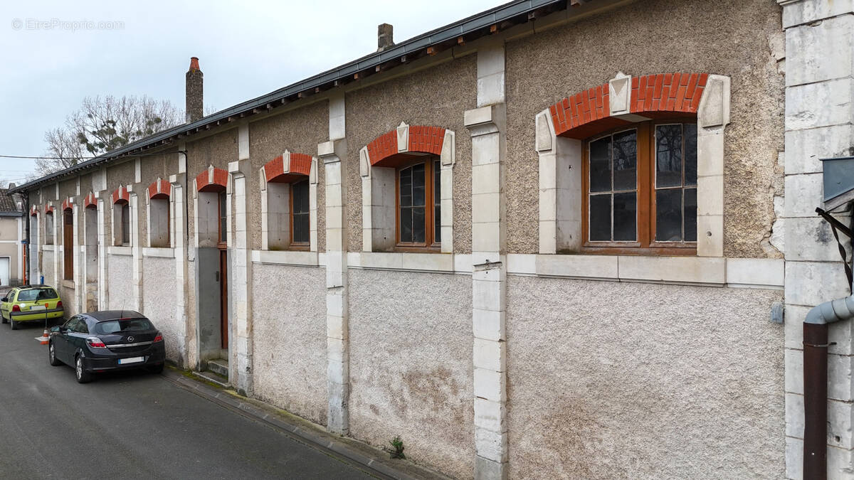 Appartement à JAUNAY-CLAN