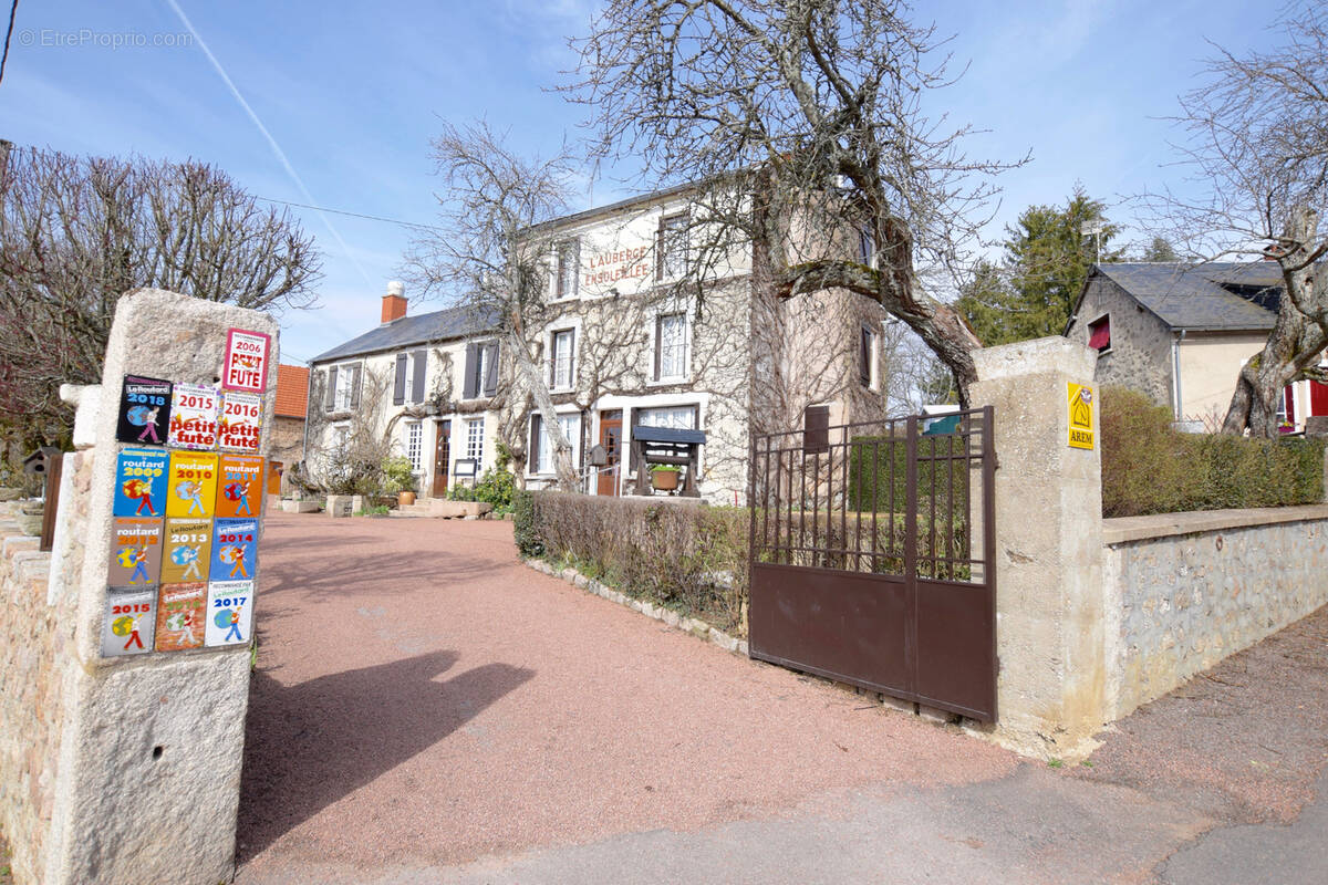 Commerce à DUN-LES-PLACES