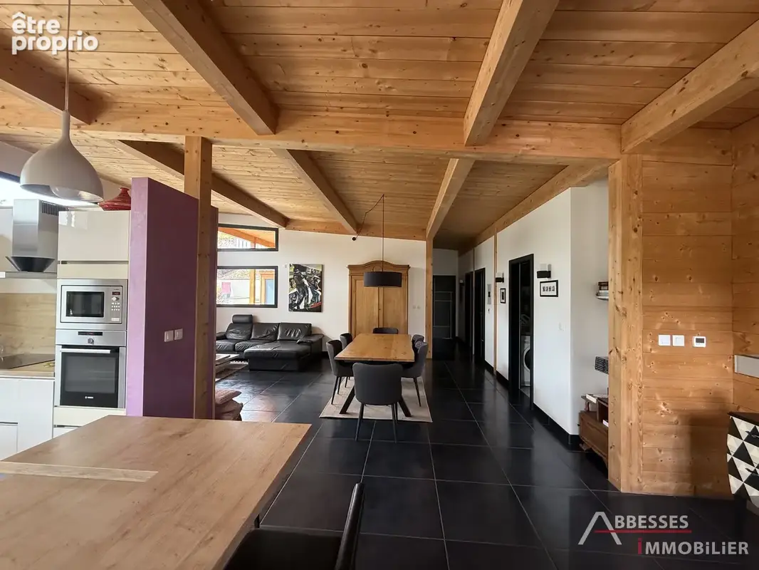EN EXCLUSIVITÉ - A 2 min de REMIREMONT : pavillon Xilome de plain pied avec piscine et jaccuzzi. - photo 9