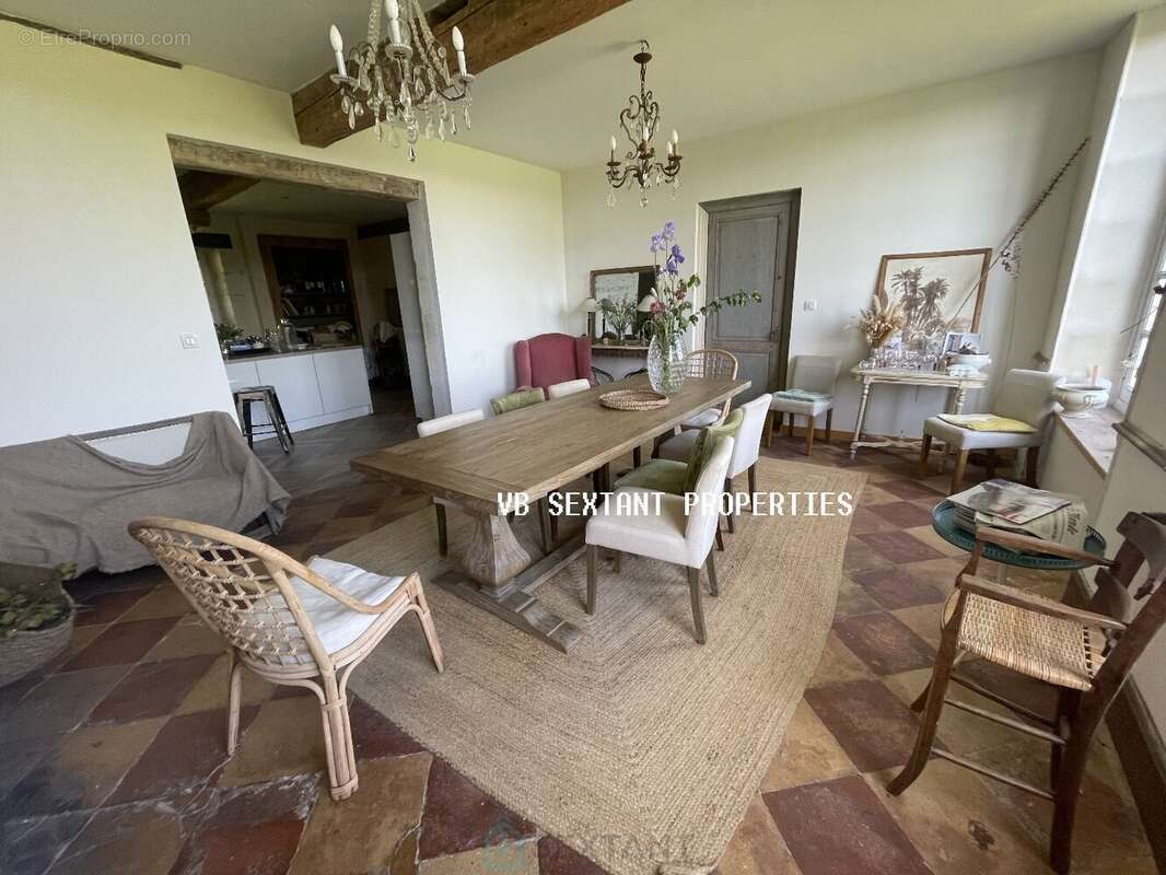 Entre-Deux-Mers, bel ensemble immobilier du XVIII ème siècle, 2 habitations avec dépendances et piscine 1 hectare 3 de terrain - photo 12