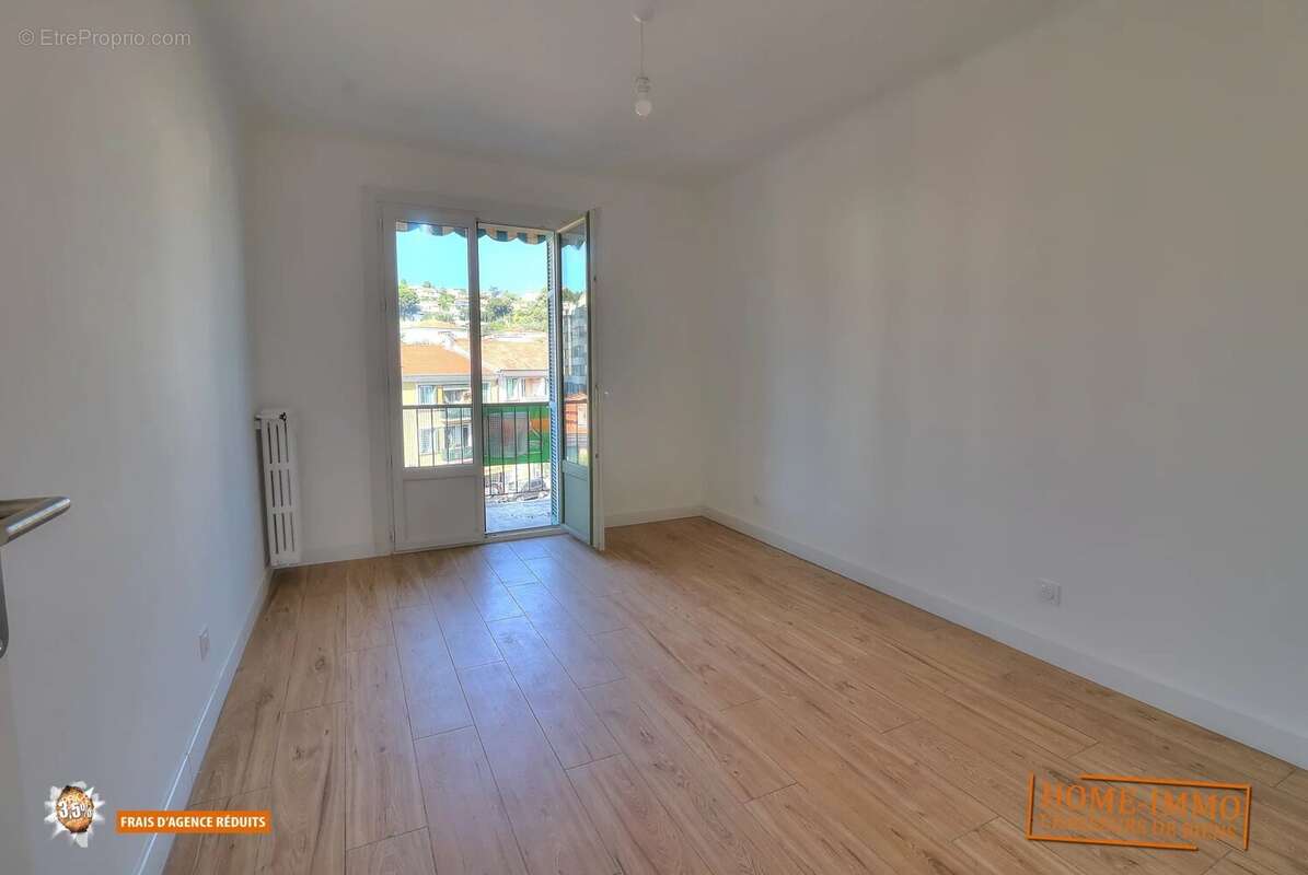 Appartement à SAINT-LAURENT-DU-VAR