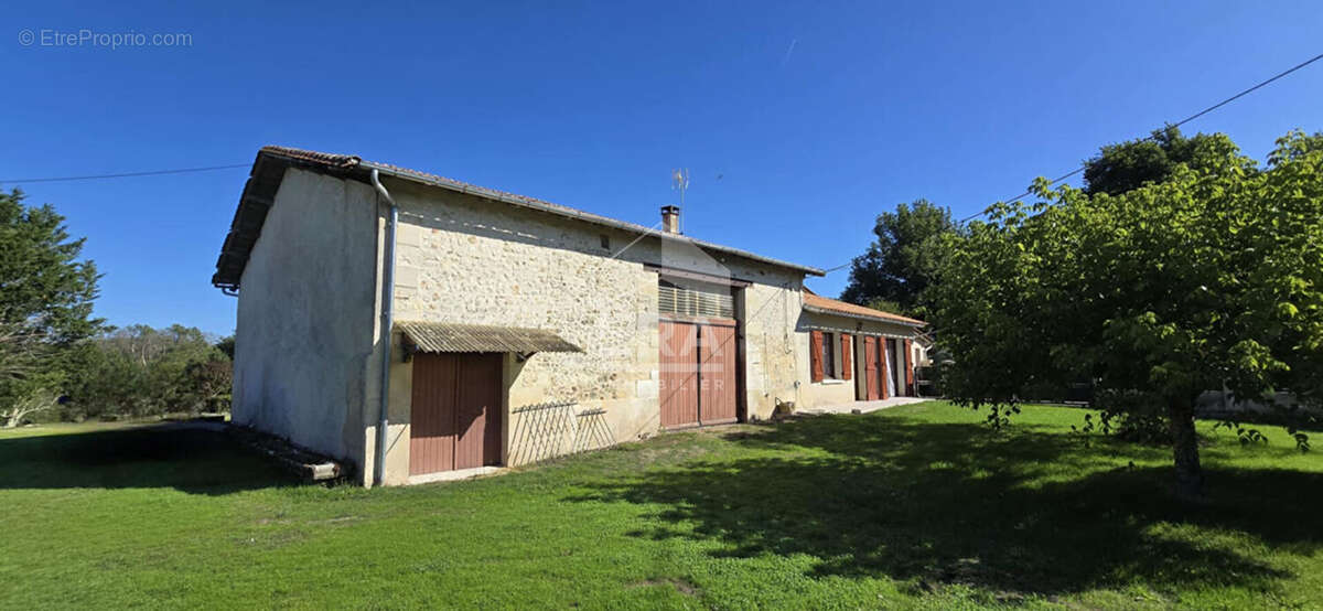 Maison à LA ROCHE-CHALAIS