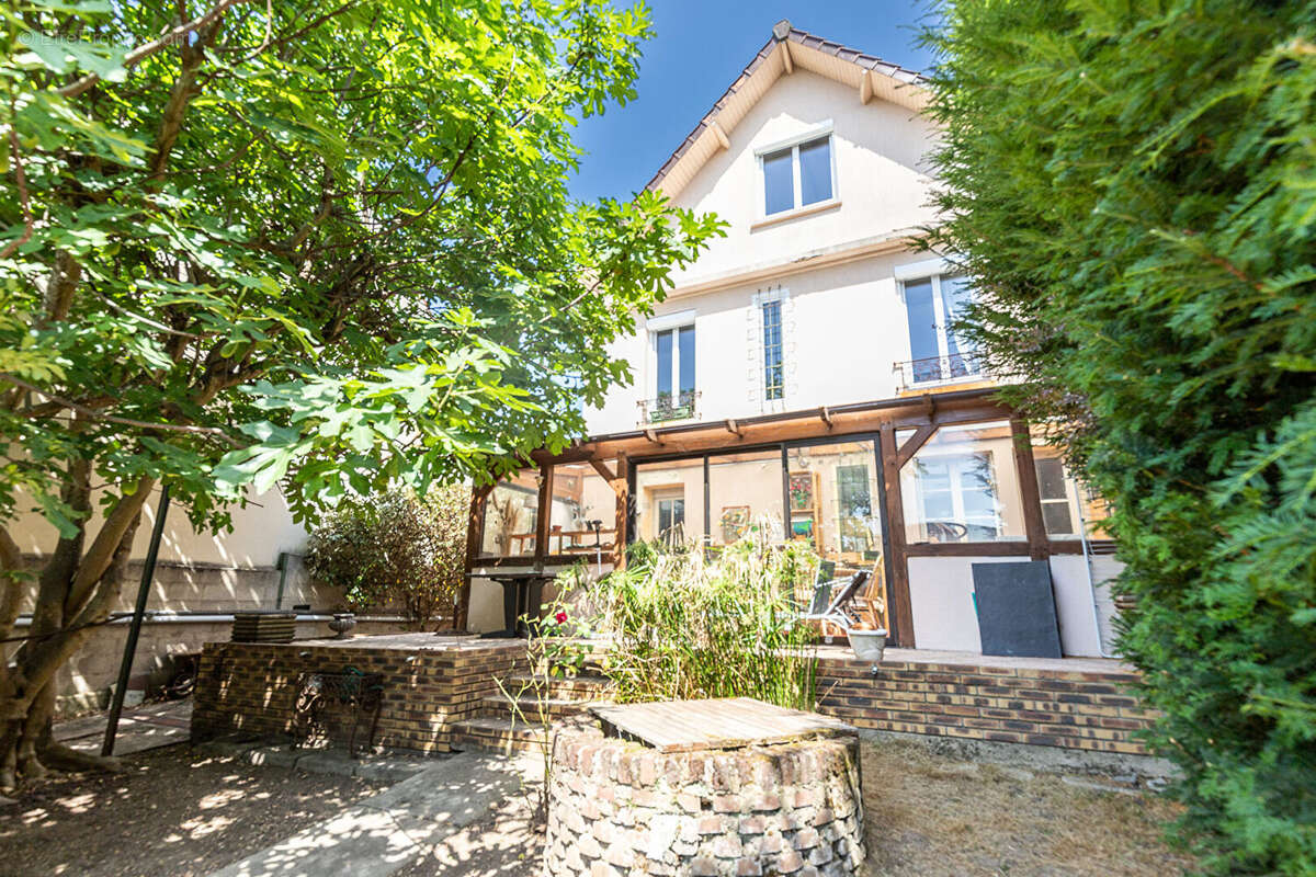 Maison à VERRIERES-LE-BUISSON