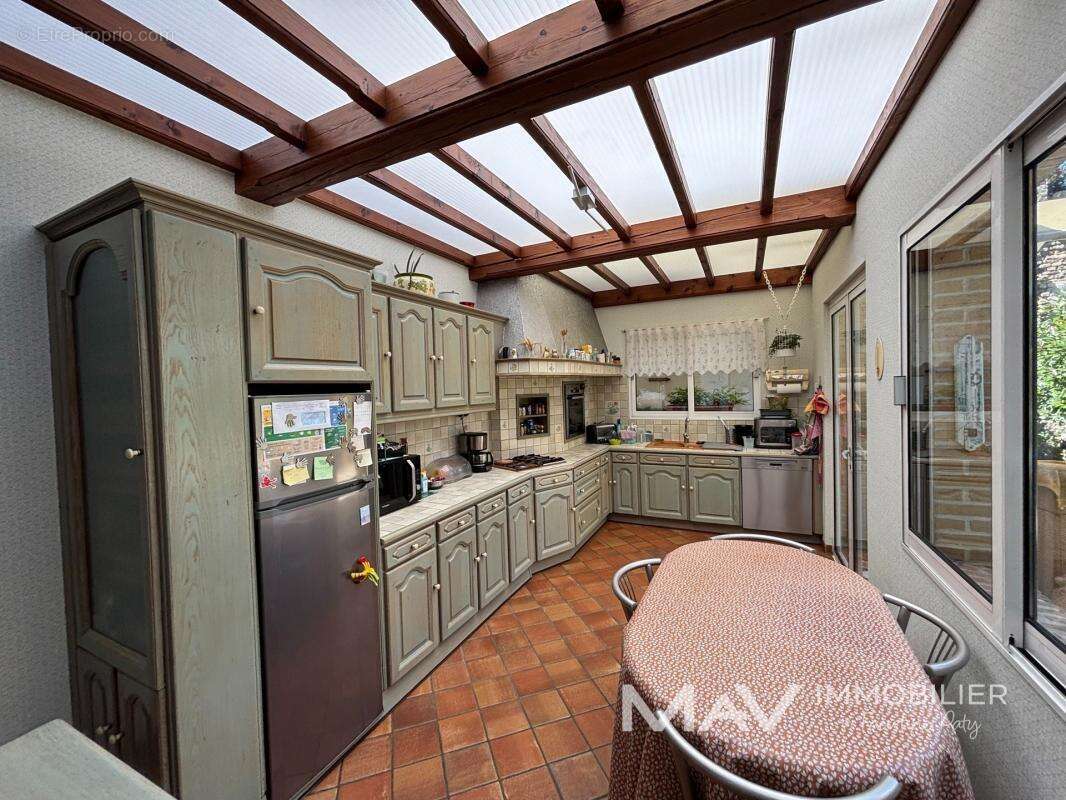 Saint-omer - maison de 185m² - local commercial et habitation - photo 9
