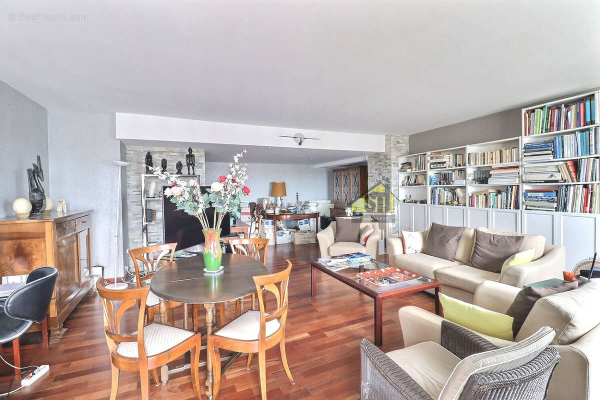 Appartement à PARIS-14E