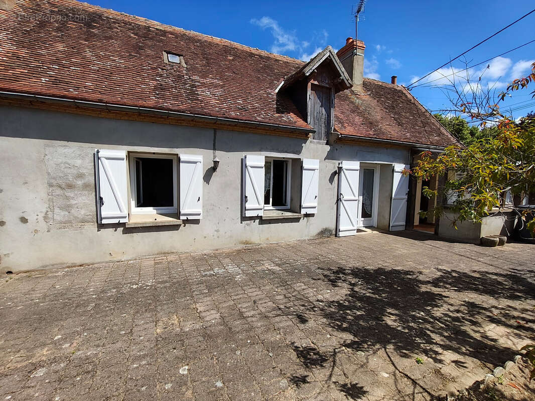 TREVOL   Maison type longère 114 m2 avec dépendances sur 2 455 m2 de terrain - photo 12