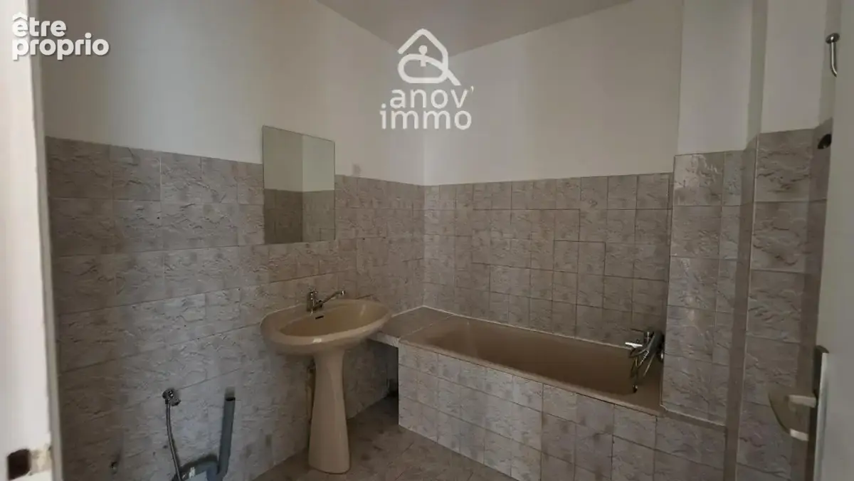 Appartement 80 m2 dernier étage - à rénover - idéal investis - photo 9
