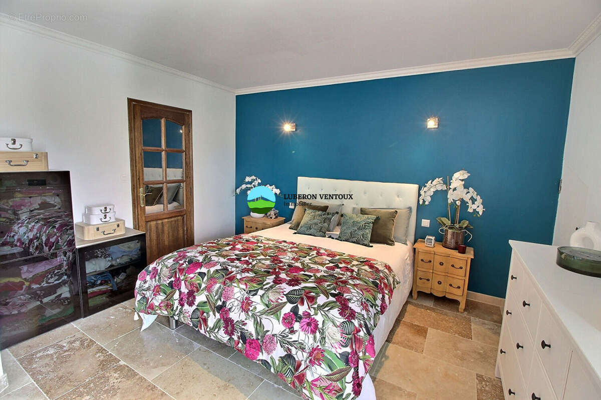 Maison  à Saint Didier, double séjour, 5 chambres, plus de 1000m² avec piscine. - photo 15
