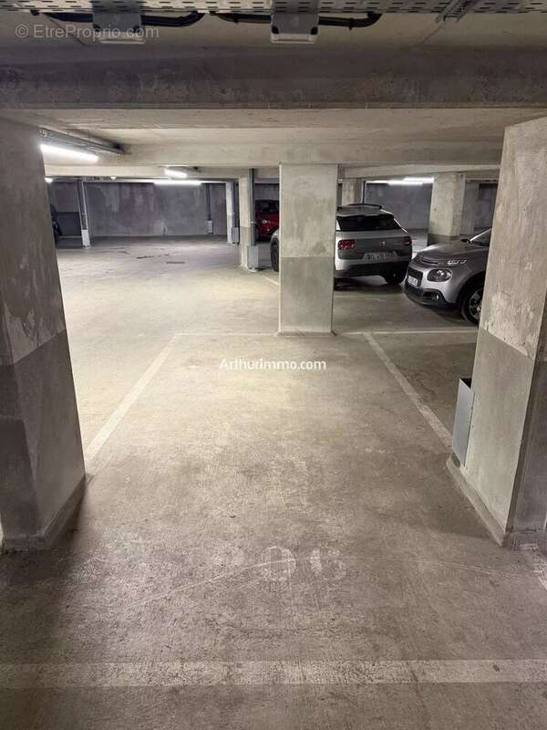 Parking à SUCY-EN-BRIE