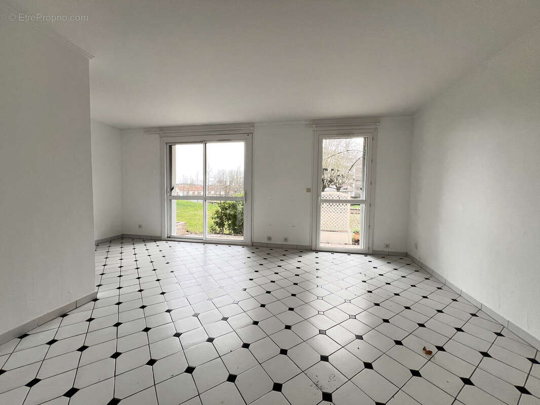 Appartement à VAUX-LE-PENIL