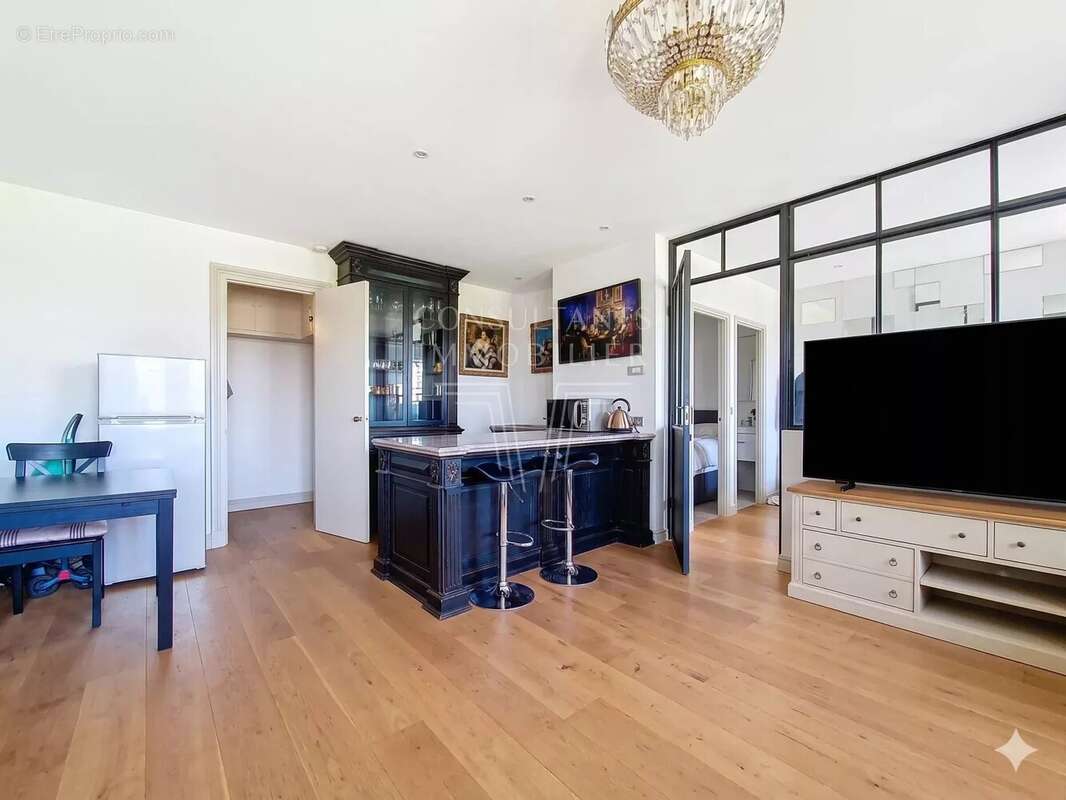 Appartement à PARIS-8E