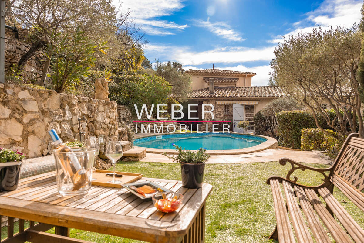 - ollioules - gros cerveau - maison 140 m2 + 2 appartements independants + 2800 m2 terrain - photo 12