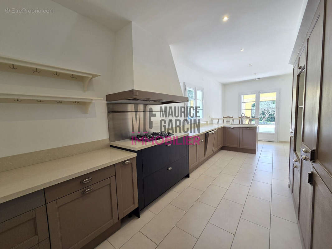 Maison à L'ISLE-SUR-LA-SORGUE