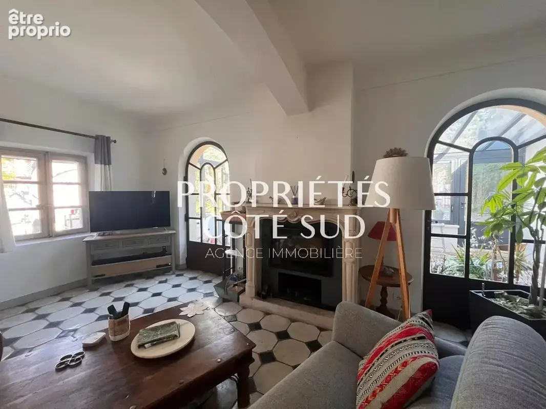 Pujaut, maison de caractère 246 m2  piscine  165 m2 de potentiel- **750 000 €  exclusivité** - photo 7